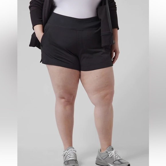 Athleta Black Trekkie North Shorts size 26 - Picture 10 of 11